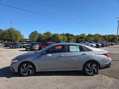 2025 Hyundai ELANTRA Limited
