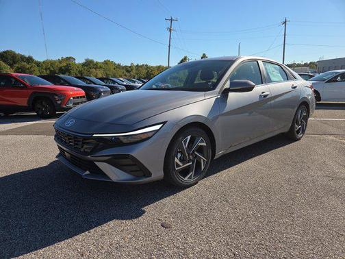 2025 Hyundai ELANTRA Limited