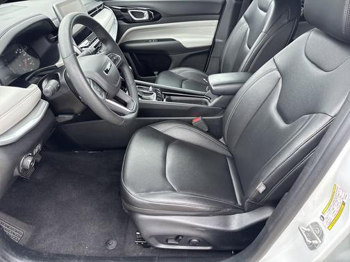 Bright White Clearcoat 2025 Jeep Compass Limited