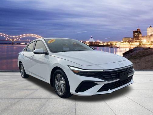 2024 Hyundai ELANTRA SE