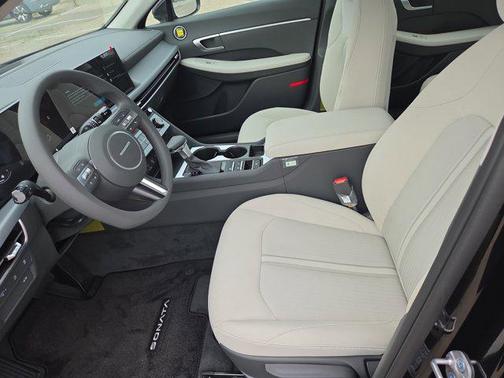 Abyss Black 2026 Hyundai SONATA SE