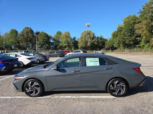 2025 Hyundai ELANTRA Limited