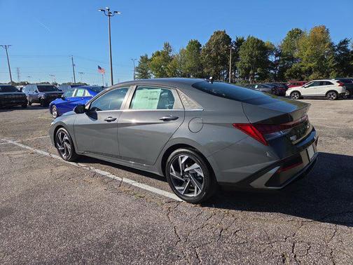 2025 Hyundai ELANTRA Limited