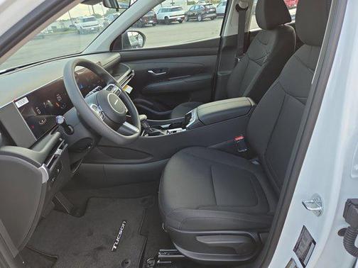 2025 Hyundai TUCSON SE
