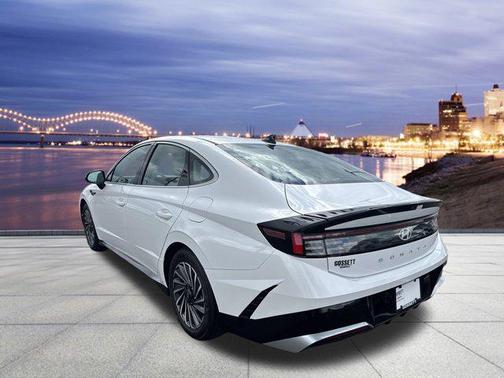 2024 Hyundai SONATA Hybrid SE