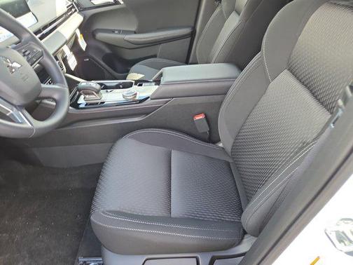 White Diamond 2026 Mitsubishi Outlander ES 2.5 2WD