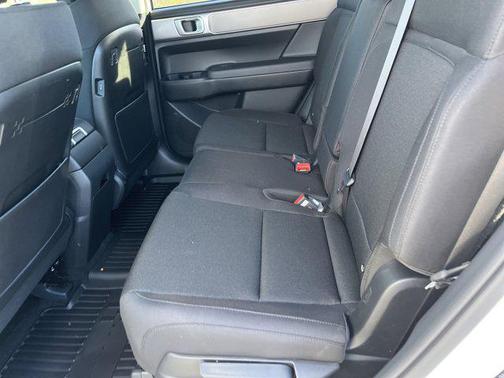 2025 Hyundai SANTA FE SE