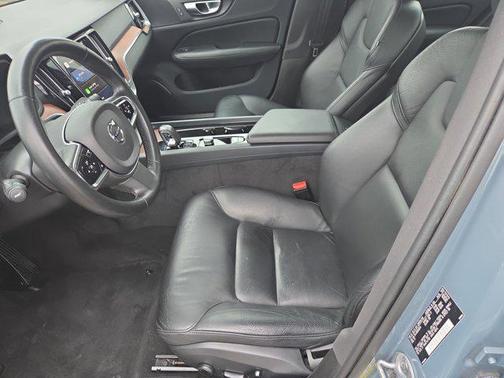 2024 Volvo S60 B5 Plus Dark Theme