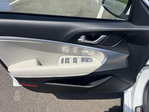 2025 Genesis G70 2.5T RWD