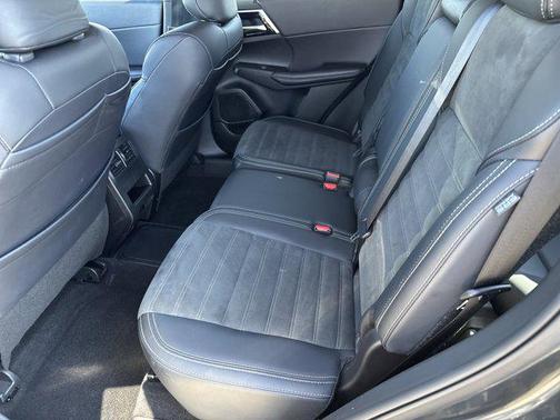 2024 Mitsubishi Outlander PHEV SE S-AWC