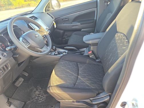 White Diamond 2027 Mitsubishi Outlander Sport 2.0 ES