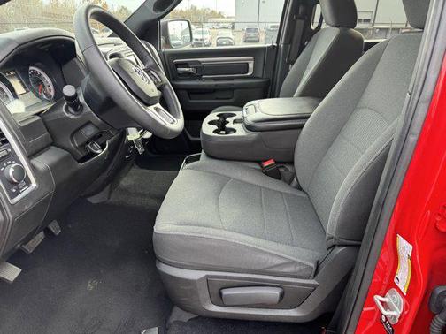 2024 RAM 1500 Classic Warlock Crew Cab 4x2 5'7' Box