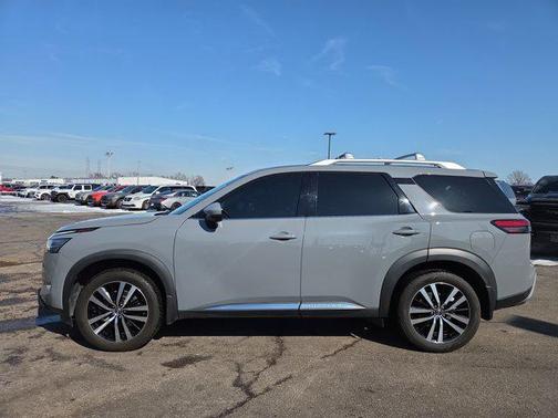 2023 Nissan Pathfinder Platinum FWD