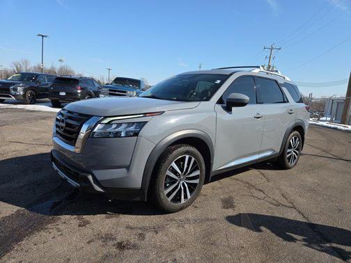2023 Nissan Pathfinder Platinum FWD