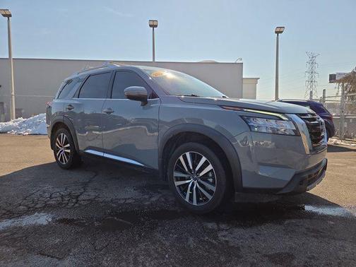 2023 Nissan Pathfinder Platinum FWD