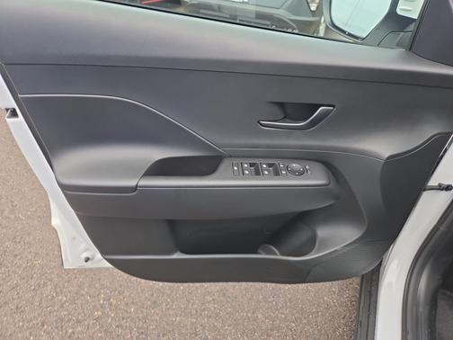 Atlas White 2026 Hyundai KONA SE