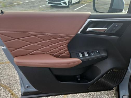 Moonstone Gray Metallic/Black Roof 2026 Mitsubishi Outlander SEL