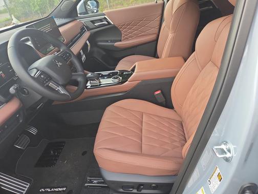 Moonstone Gray Metallic/Black Roof 2026 Mitsubishi Outlander SEL