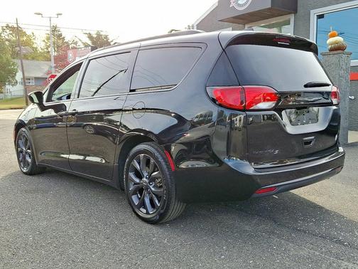 2020 Chrysler Pacifica Touring L