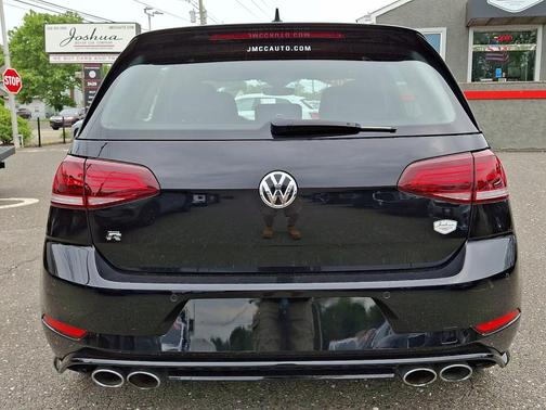 Deep Black Pearl 2019 Volkswagen Golf R 2.0T Manual