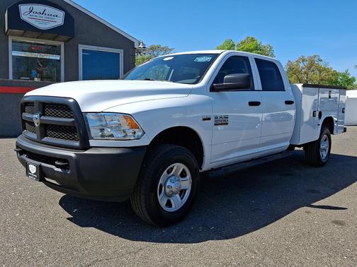 Bright White Clearcoat 2018 RAM 2500 Tradesman Crew Cab 4x4 8' Box