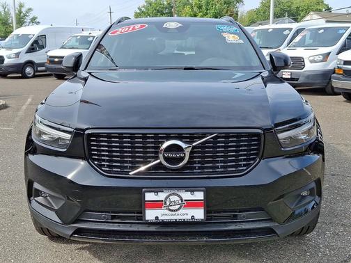 2019 Volvo XC40 T5 R-Design