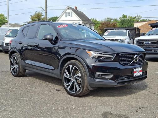 2019 Volvo XC40 T5 R-Design