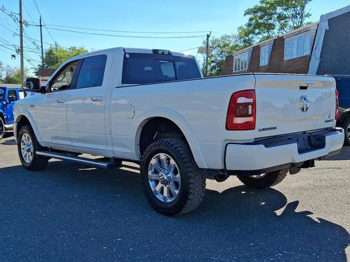 2022 RAM 2500 Laramie Crew Cab 4x4 6'4' Box