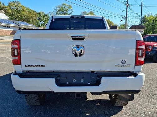 2022 RAM 2500 Laramie Crew Cab 4x4 6'4' Box