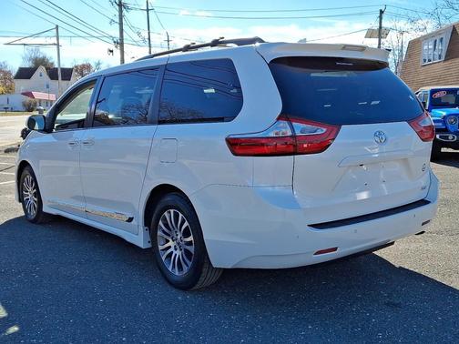 2018 Toyota Sienna XLE Premium