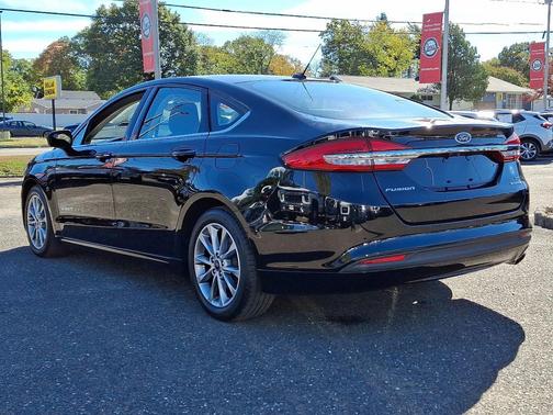 2017 Ford Fusion Hybrid SE