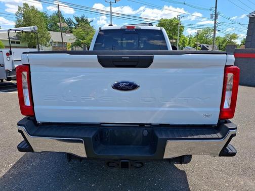 Oxford White 2024 Ford F-350 XL