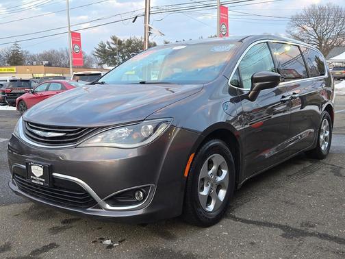 2017 Chrysler Pacifica Hybrid Touring Plus