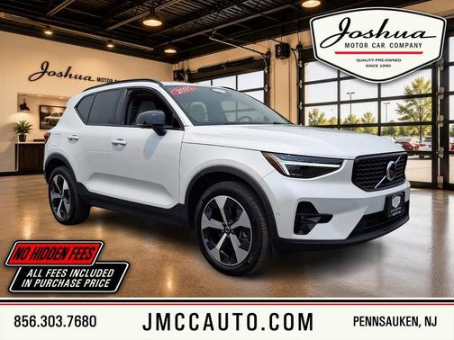 Crystal White Pearl 2025 Volvo XC40 B5 Plus Dark Theme