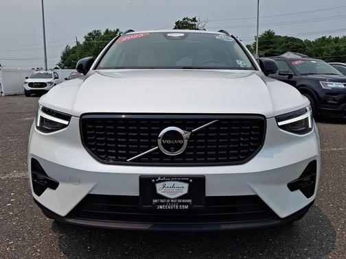 Crystal White Pearl 2025 Volvo XC40 B5 Plus Dark Theme