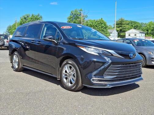 2022 Toyota Sienna Limited 7-Passenger