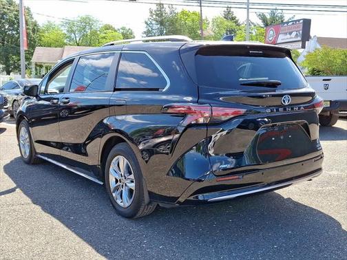 2022 Toyota Sienna Limited 7-Passenger