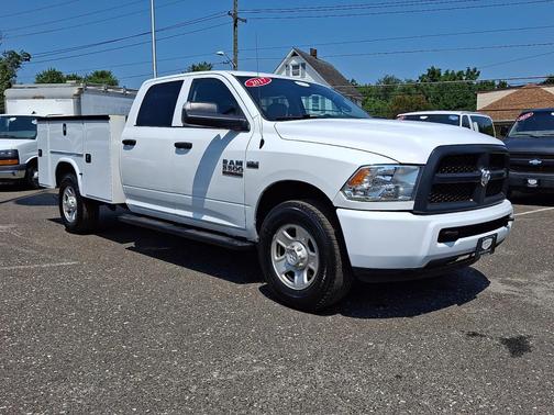 Bright White Clearcoat 2017 RAM 3500 Tradesman Crew Cab 4x2 8' Box