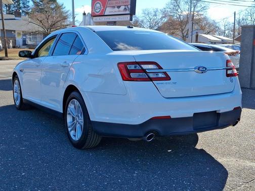 2015 Ford Taurus SE