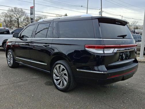 Infinite Black Metallic Clearcoat 2022 Lincoln Navigator Reserve