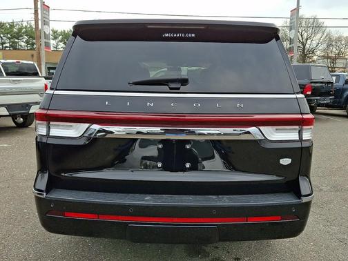 Infinite Black Metallic Clearcoat 2022 Lincoln Navigator Reserve