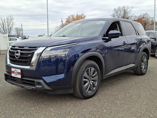 2022 Nissan Pathfinder S 4WD