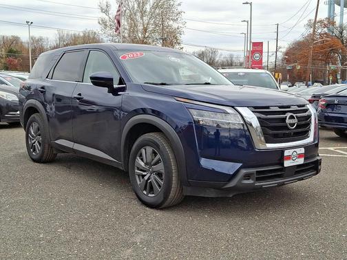 2022 Nissan Pathfinder S 4WD