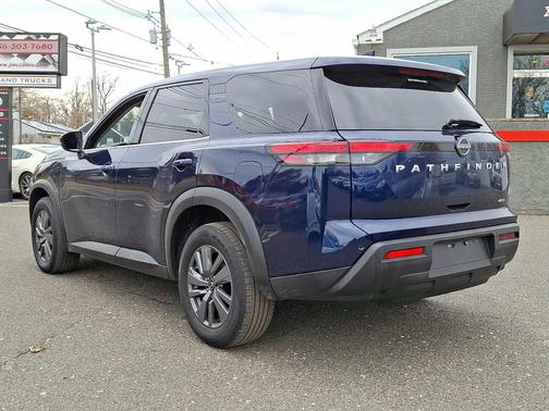 2022 Nissan Pathfinder S 4WD