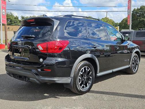 2019 Nissan Pathfinder SL