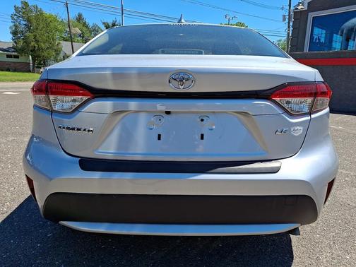 Classic Silver Metallic 2021 Toyota Corolla LE