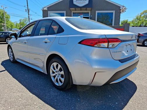 Classic Silver Metallic 2021 Toyota Corolla LE
