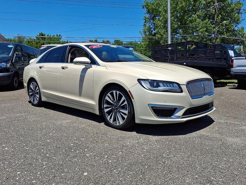Ivory Pearl Metallic 2018 Lincoln MKZ Reserve I