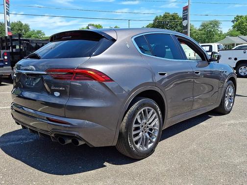 Grigio Lava Metallic 2024 Maserati Grecale GT