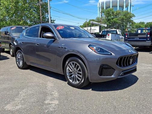 Grigio Lava Metallic 2024 Maserati Grecale GT